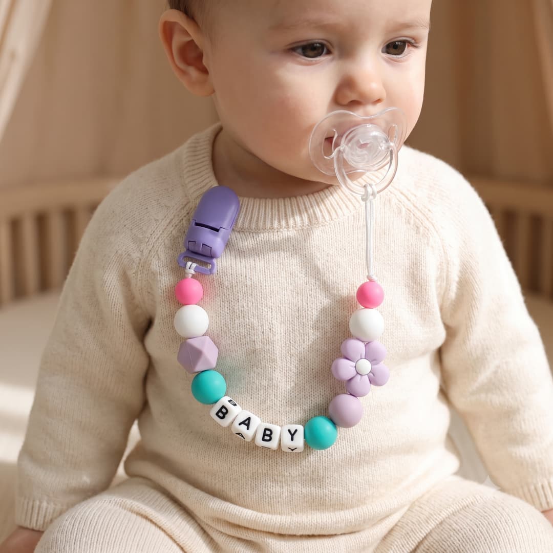 Baby Food Name - パーソナライズされたおしゃぶりクリップ カスタム名入り ベビーシリコンフラワーティーザー ダミーホルダー BPAフリー 乳児用噛むおもちゃ