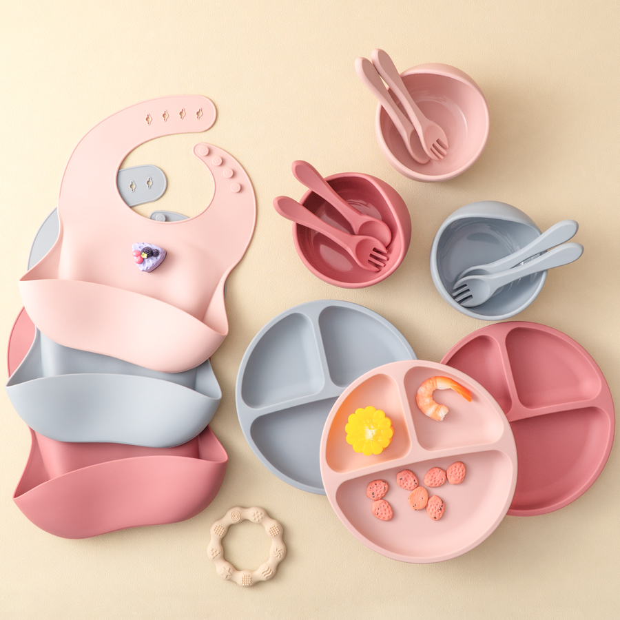 Baby Food Grater - 5 個ベビーシリコーン給餌セットラウンドダイニングプレート吸盤ボウル食器子供のためのベビー防水よだれかけスプーン子供の食器