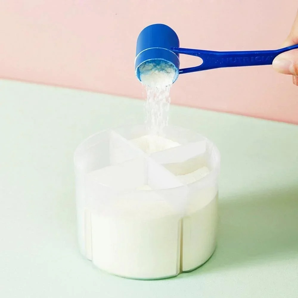 持ち運びに便利なベビーミルクディスペンサー、回転式4区画ミル - Baby Food Organizer のレビューと価格